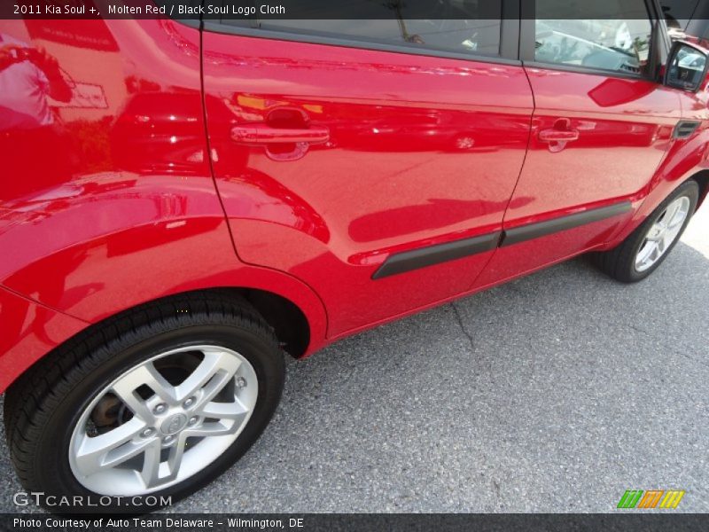 Molten Red / Black Soul Logo Cloth 2011 Kia Soul +