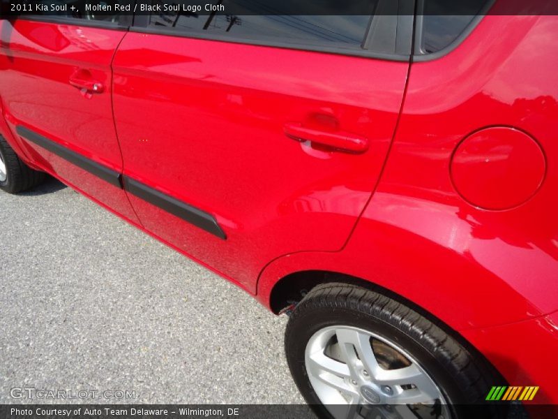 Molten Red / Black Soul Logo Cloth 2011 Kia Soul +
