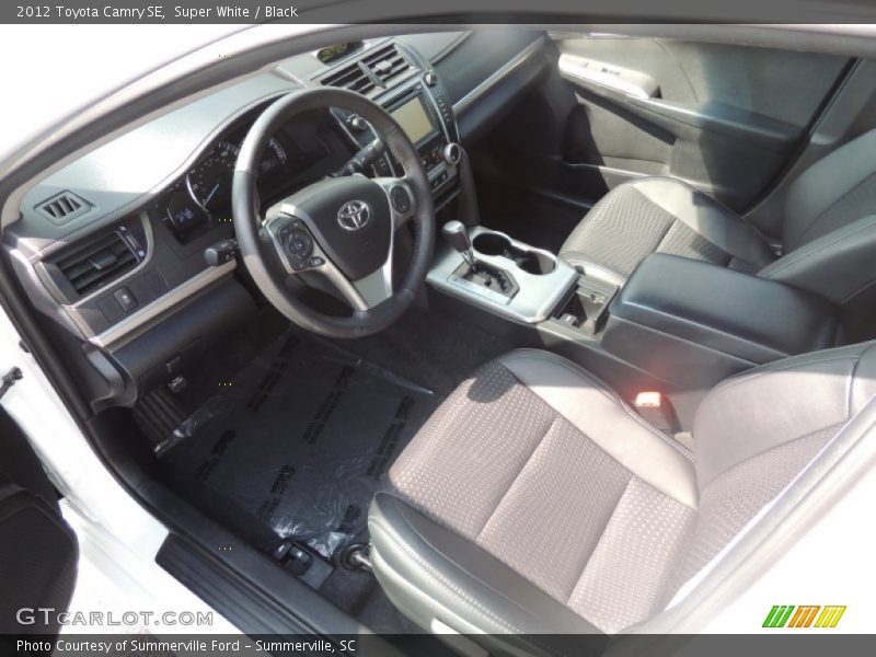 Super White / Black 2012 Toyota Camry SE