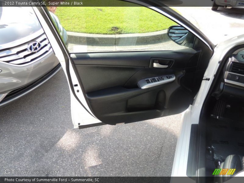 Super White / Black 2012 Toyota Camry SE