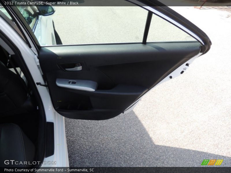 Super White / Black 2012 Toyota Camry SE