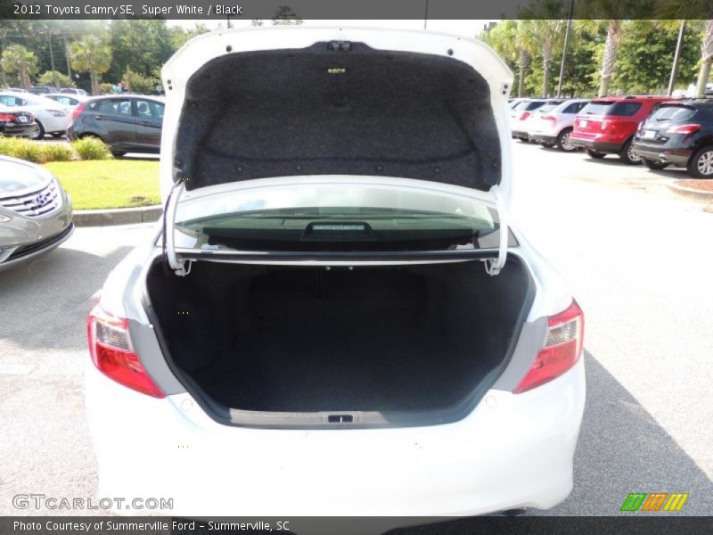 Super White / Black 2012 Toyota Camry SE