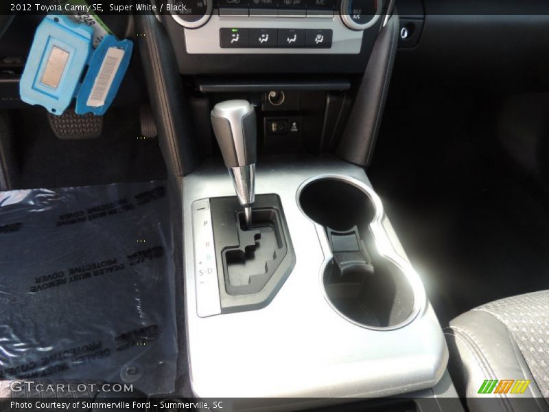 Super White / Black 2012 Toyota Camry SE