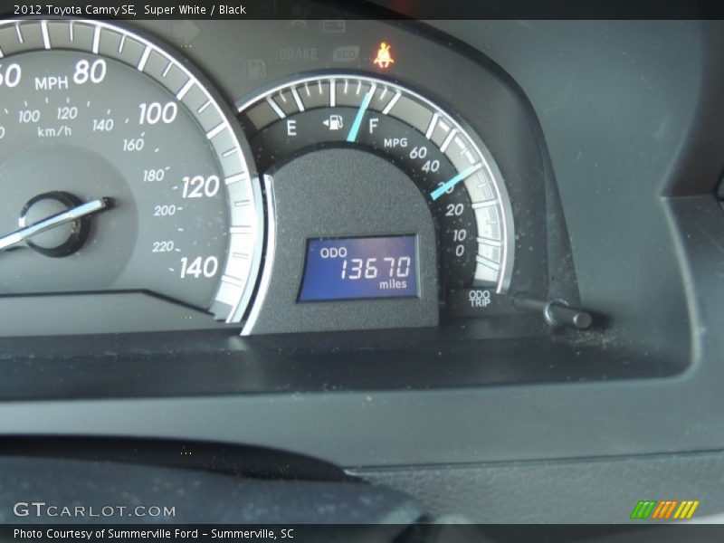 Super White / Black 2012 Toyota Camry SE