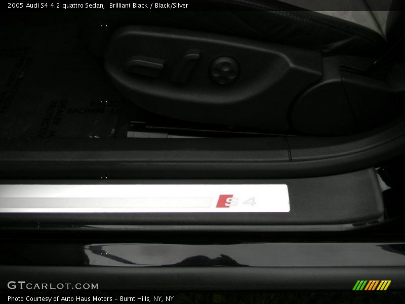 Brilliant Black / Black/Silver 2005 Audi S4 4.2 quattro Sedan