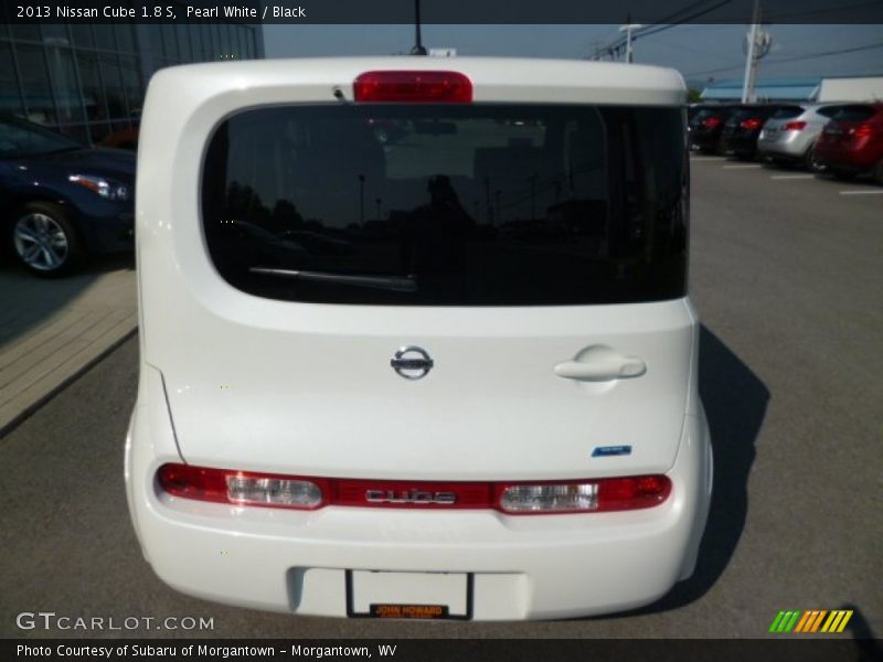 Pearl White / Black 2013 Nissan Cube 1.8 S