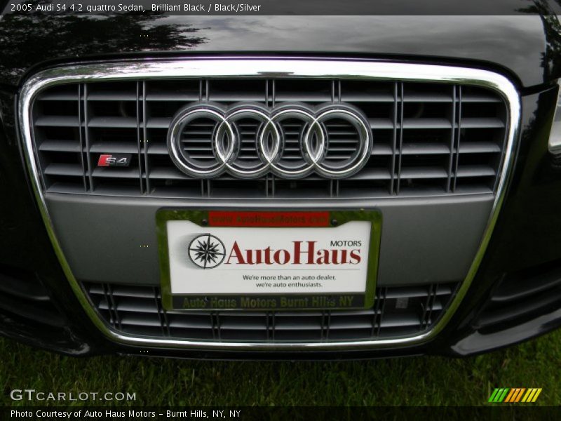 Brilliant Black / Black/Silver 2005 Audi S4 4.2 quattro Sedan