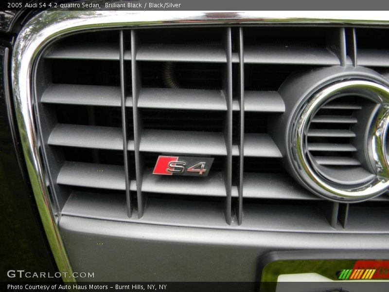 Brilliant Black / Black/Silver 2005 Audi S4 4.2 quattro Sedan