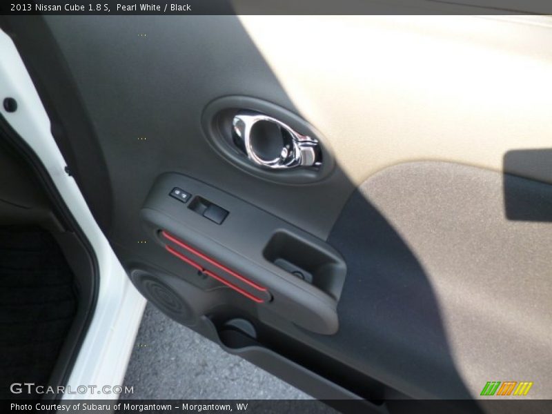 Pearl White / Black 2013 Nissan Cube 1.8 S