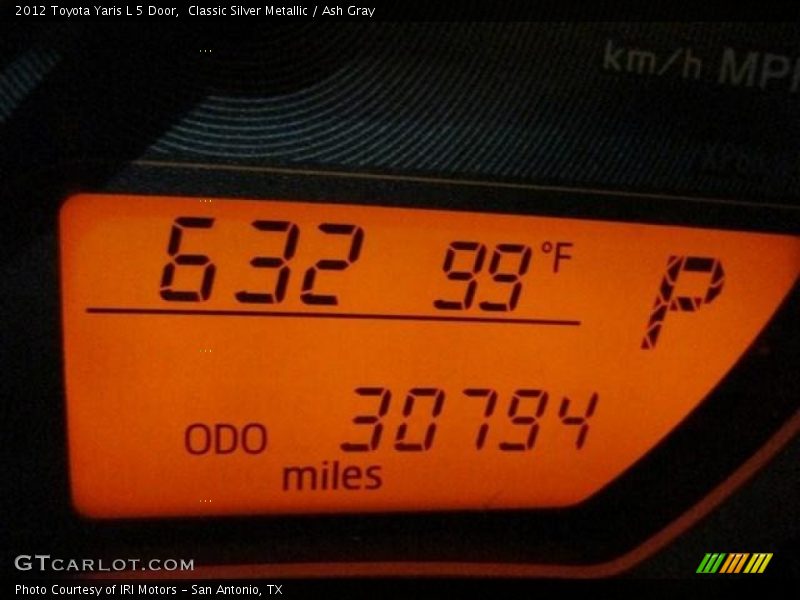 Classic Silver Metallic / Ash Gray 2012 Toyota Yaris L 5 Door