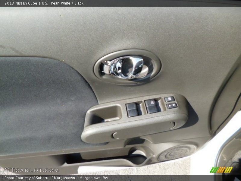 Pearl White / Black 2013 Nissan Cube 1.8 S