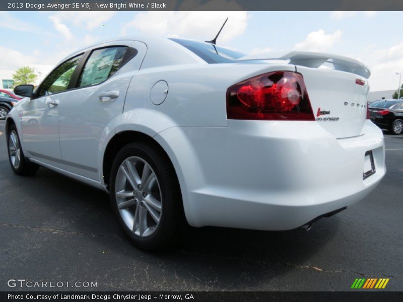 New Bright White / Black 2013 Dodge Avenger SE V6