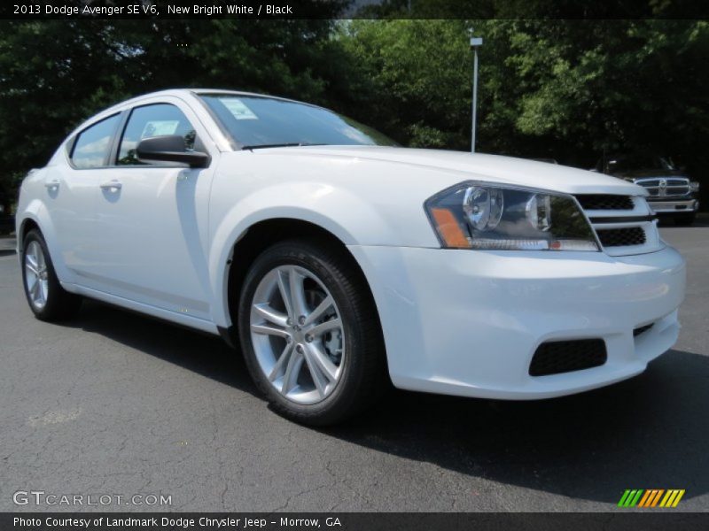New Bright White / Black 2013 Dodge Avenger SE V6