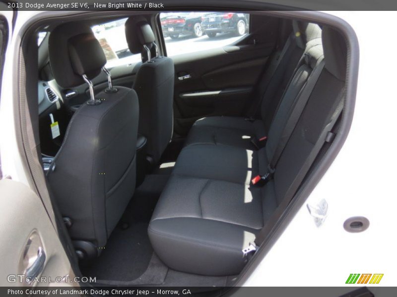 New Bright White / Black 2013 Dodge Avenger SE V6
