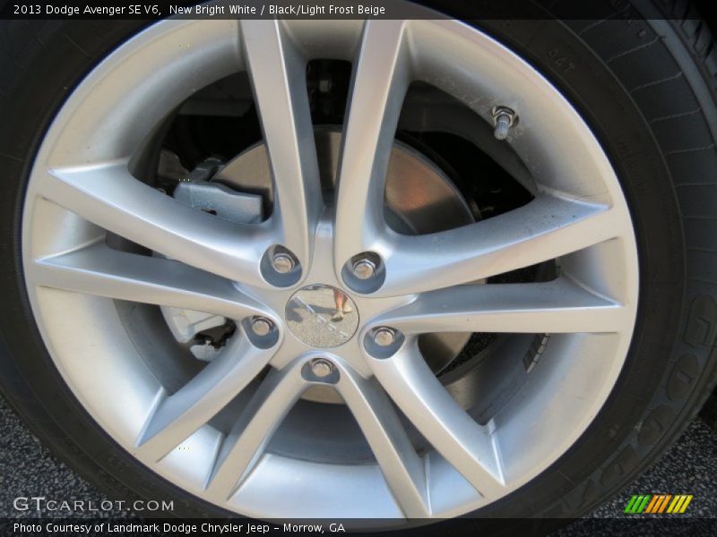 New Bright White / Black/Light Frost Beige 2013 Dodge Avenger SE V6