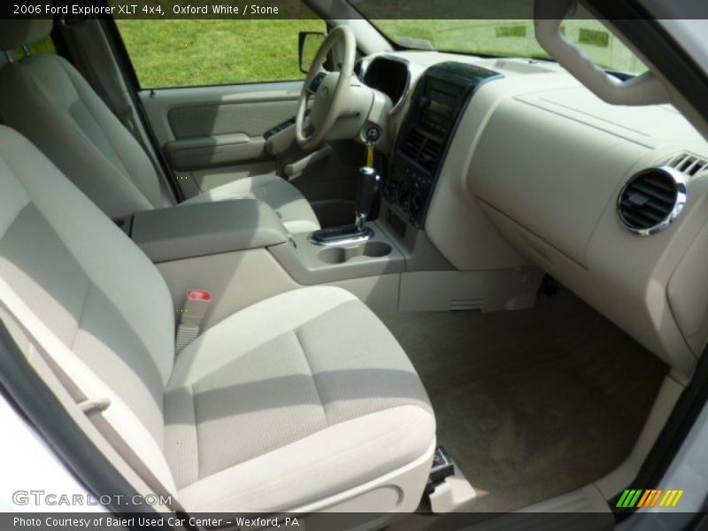 Oxford White / Stone 2006 Ford Explorer XLT 4x4