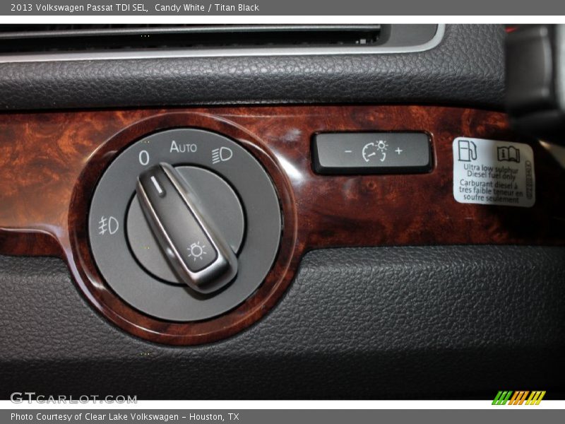 Candy White / Titan Black 2013 Volkswagen Passat TDI SEL
