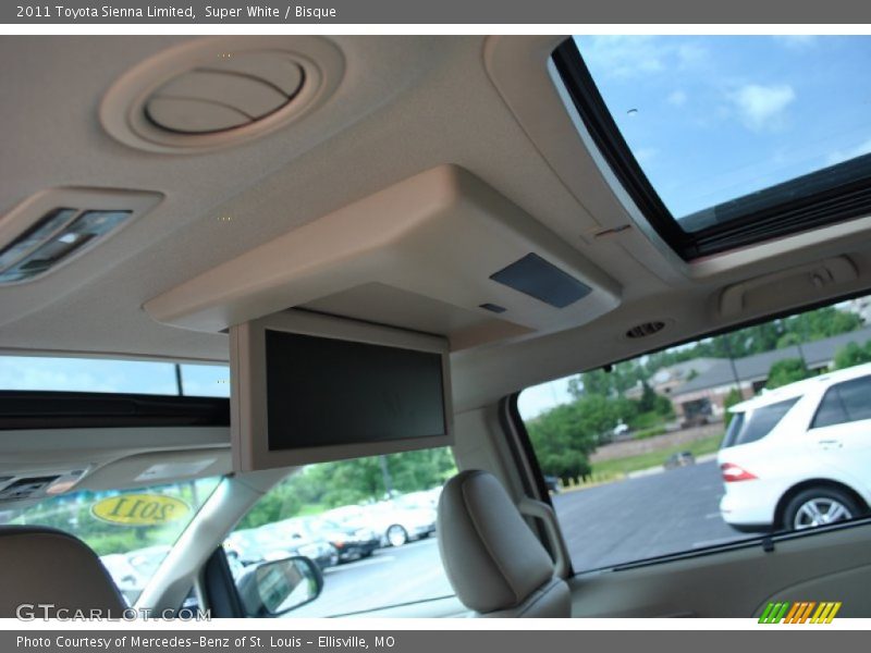 Super White / Bisque 2011 Toyota Sienna Limited