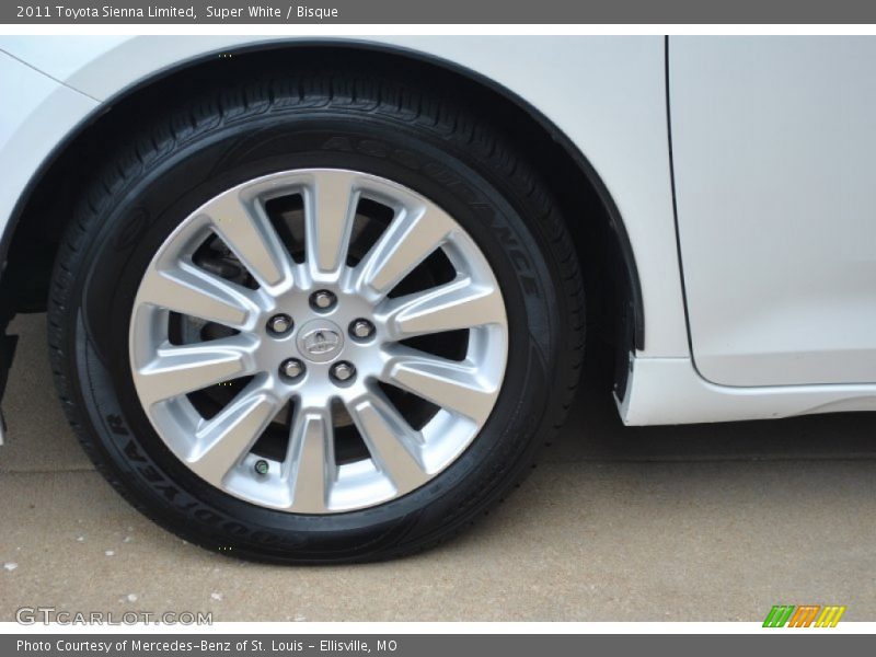 Super White / Bisque 2011 Toyota Sienna Limited