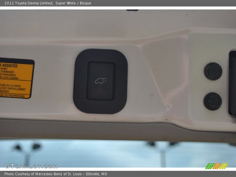 Super White / Bisque 2011 Toyota Sienna Limited