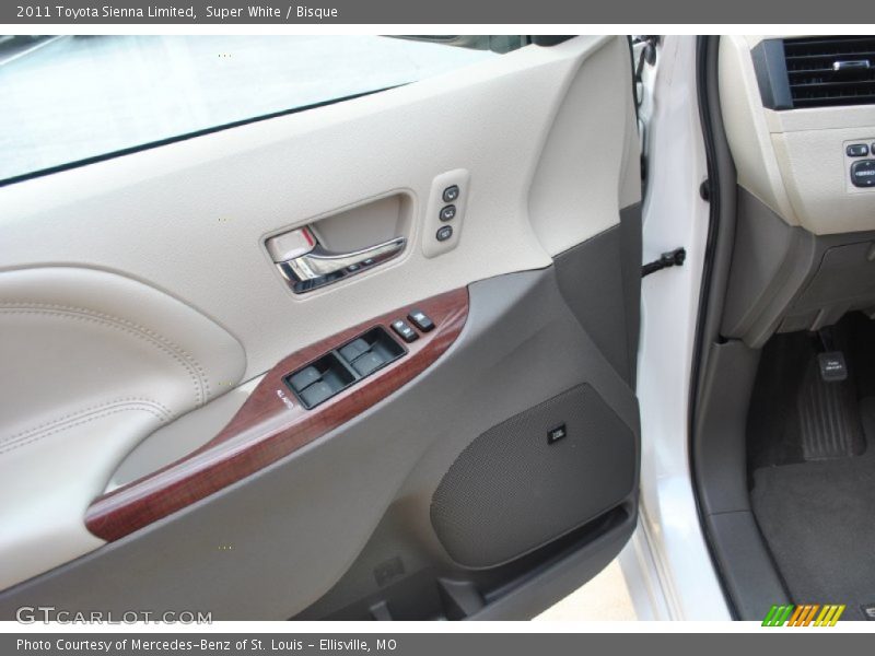 Super White / Bisque 2011 Toyota Sienna Limited