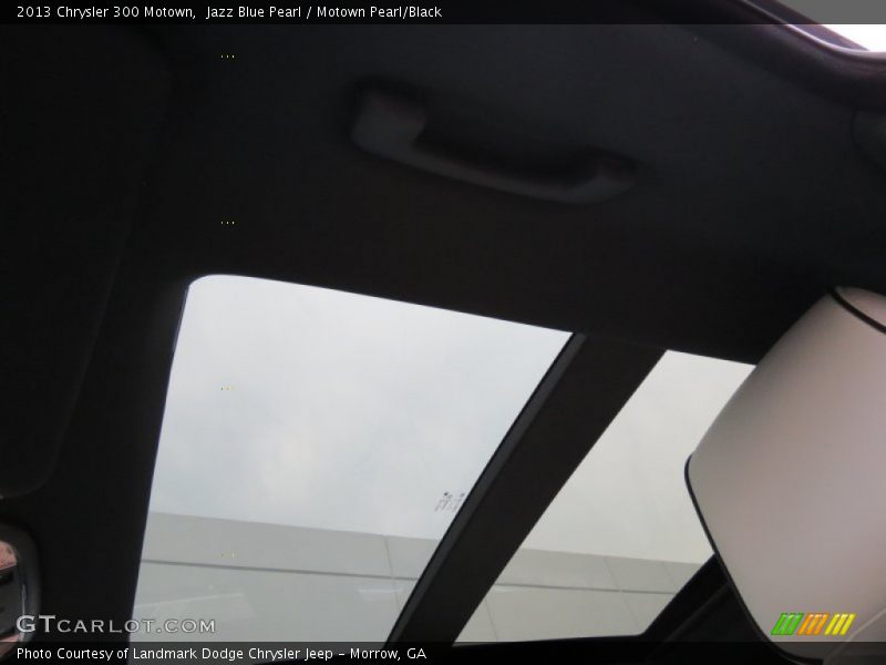 Sunroof of 2013 300 Motown