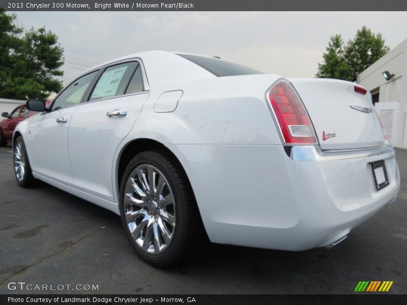 Bright White / Motown Pearl/Black 2013 Chrysler 300 Motown