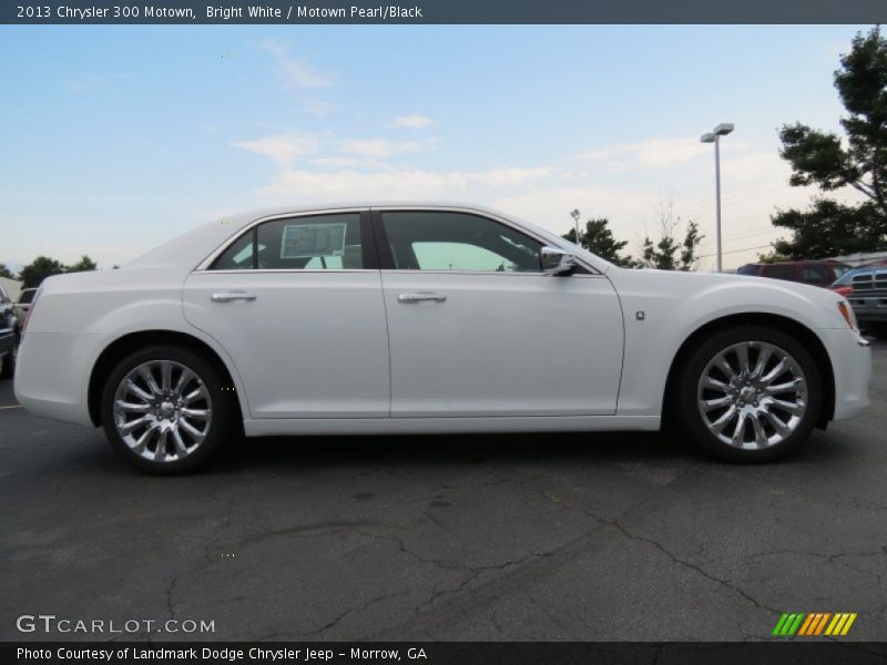 Bright White / Motown Pearl/Black 2013 Chrysler 300 Motown