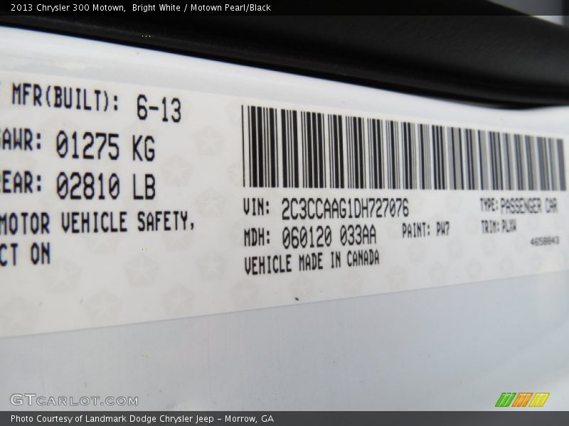 Bright White / Motown Pearl/Black 2013 Chrysler 300 Motown