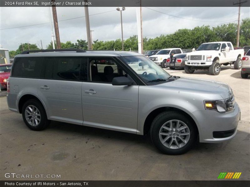 Ingot Silver / Charcoal Black 2014 Ford Flex SE
