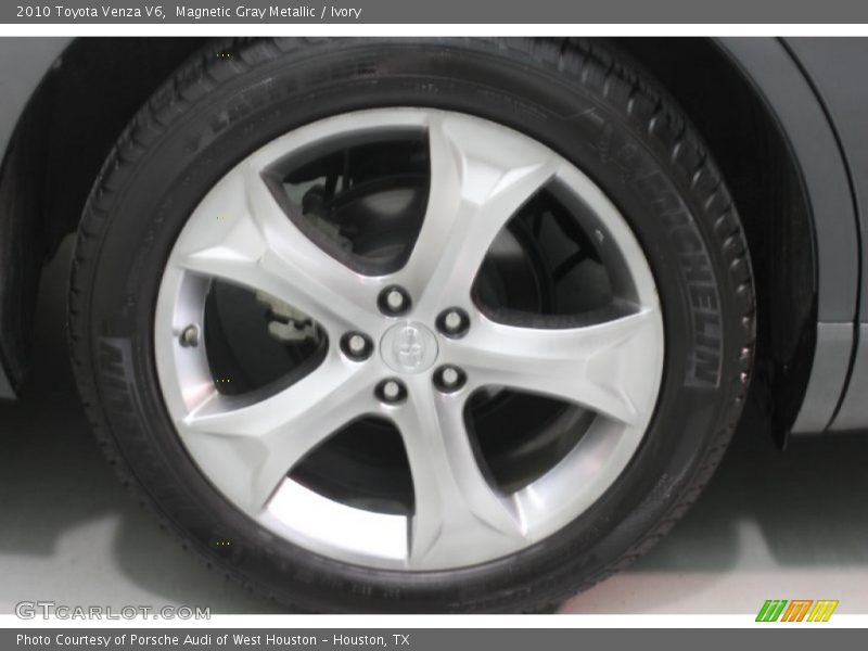 Magnetic Gray Metallic / Ivory 2010 Toyota Venza V6