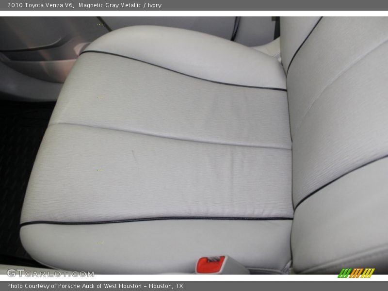Magnetic Gray Metallic / Ivory 2010 Toyota Venza V6