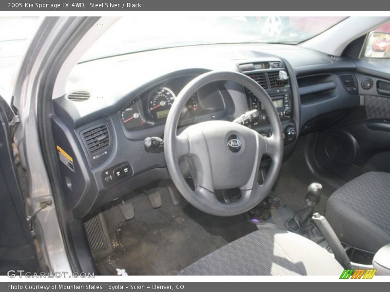 Dashboard of 2005 Sportage LX 4WD