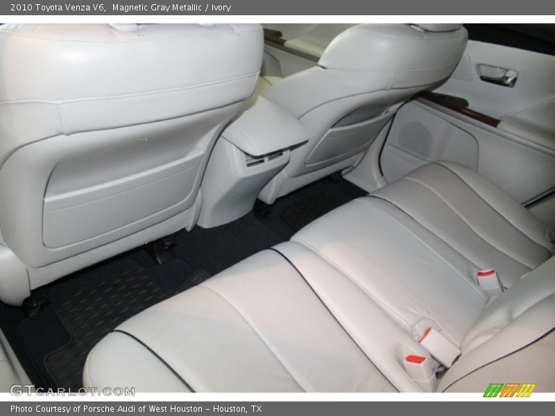 Magnetic Gray Metallic / Ivory 2010 Toyota Venza V6