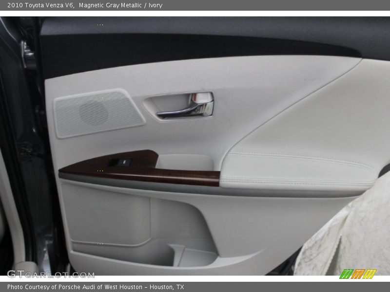 Magnetic Gray Metallic / Ivory 2010 Toyota Venza V6