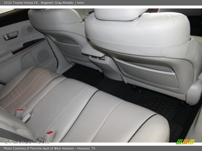 Magnetic Gray Metallic / Ivory 2010 Toyota Venza V6