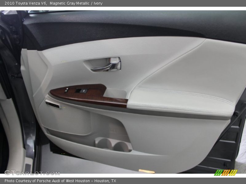 Magnetic Gray Metallic / Ivory 2010 Toyota Venza V6