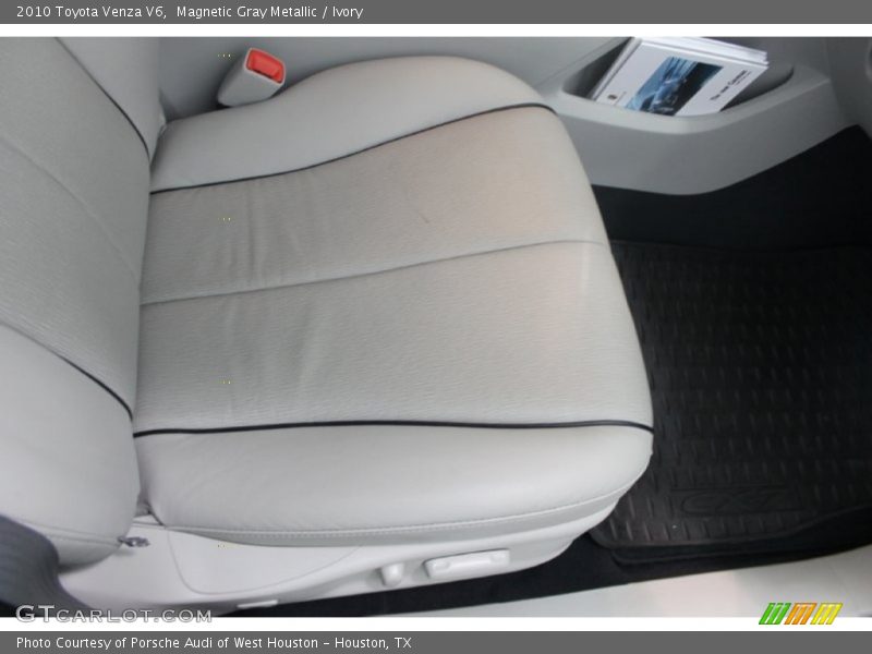 Magnetic Gray Metallic / Ivory 2010 Toyota Venza V6
