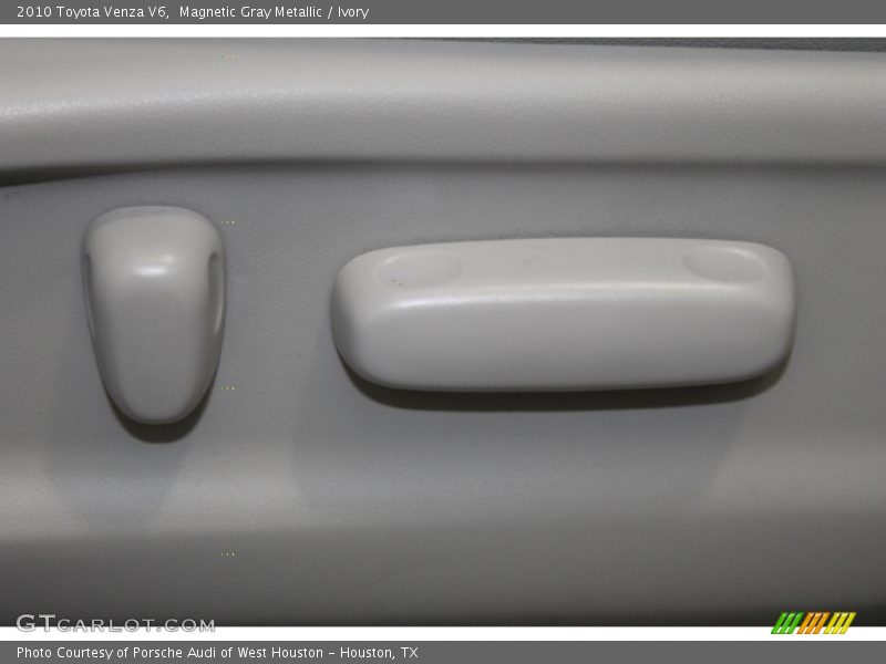 Magnetic Gray Metallic / Ivory 2010 Toyota Venza V6