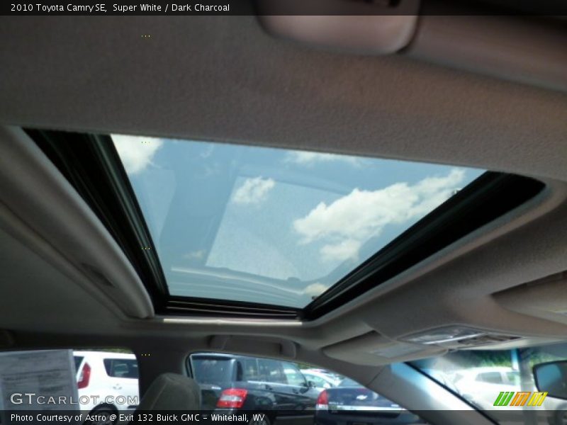 Super White / Dark Charcoal 2010 Toyota Camry SE