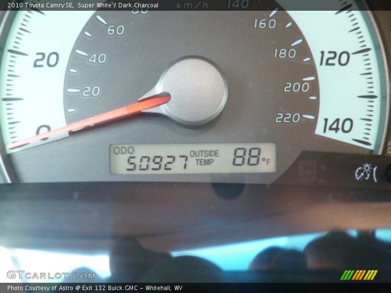 Super White / Dark Charcoal 2010 Toyota Camry SE