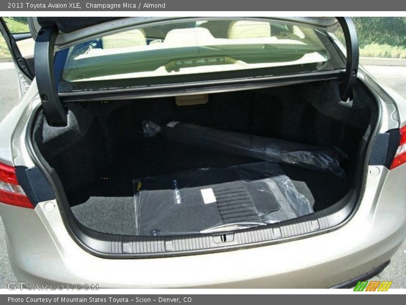 Champagne Mica / Almond 2013 Toyota Avalon XLE