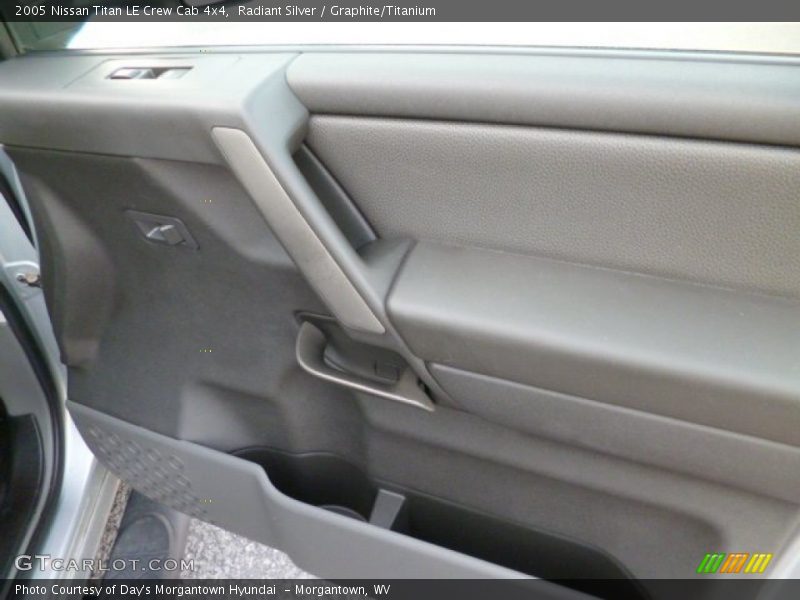 Radiant Silver / Graphite/Titanium 2005 Nissan Titan LE Crew Cab 4x4