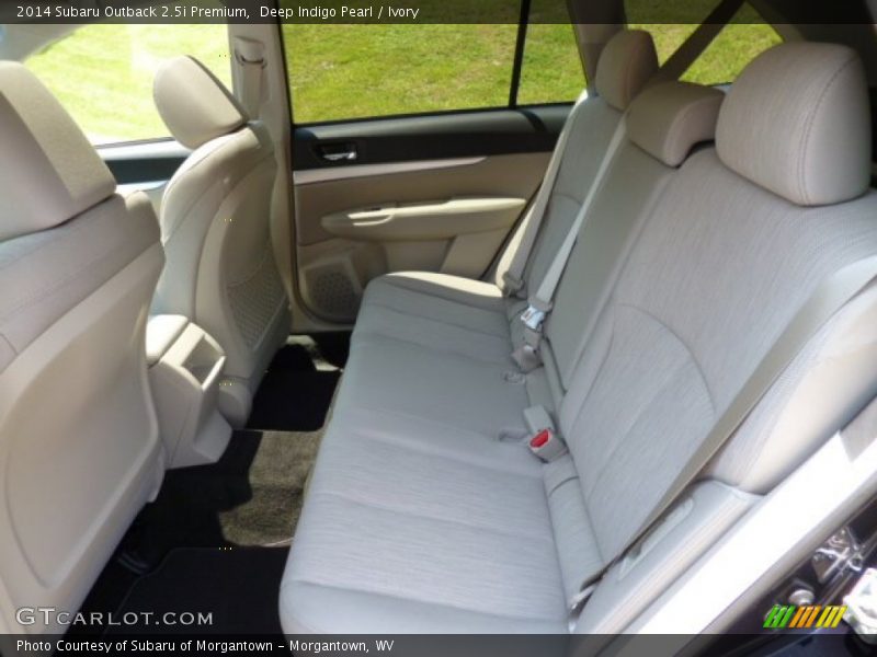 Deep Indigo Pearl / Ivory 2014 Subaru Outback 2.5i Premium