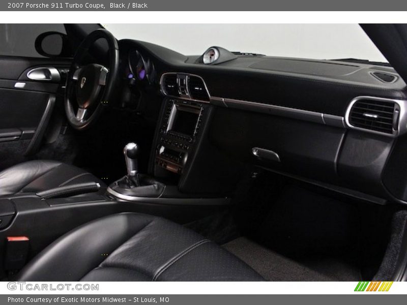 Dashboard of 2007 911 Turbo Coupe