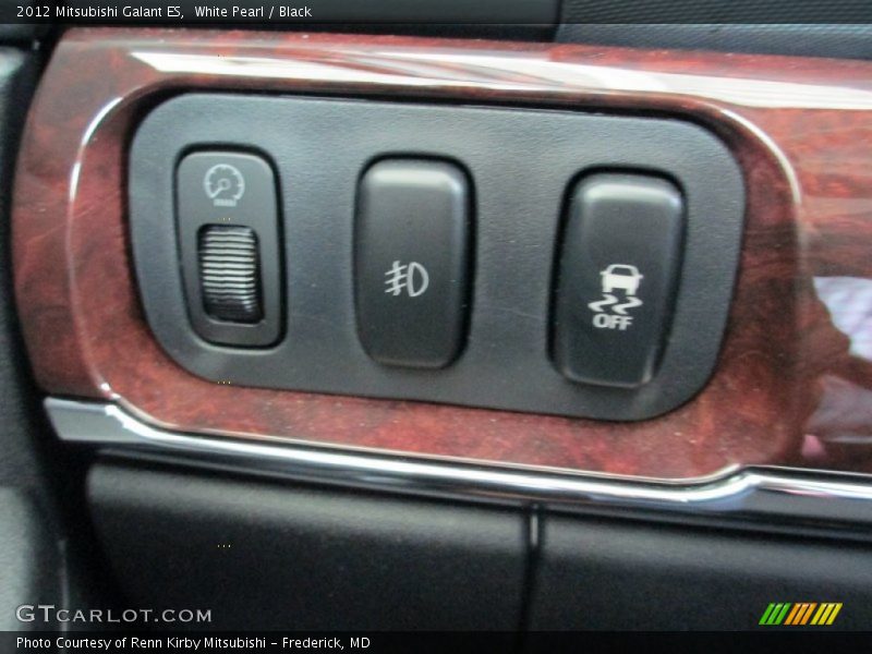 White Pearl / Black 2012 Mitsubishi Galant ES
