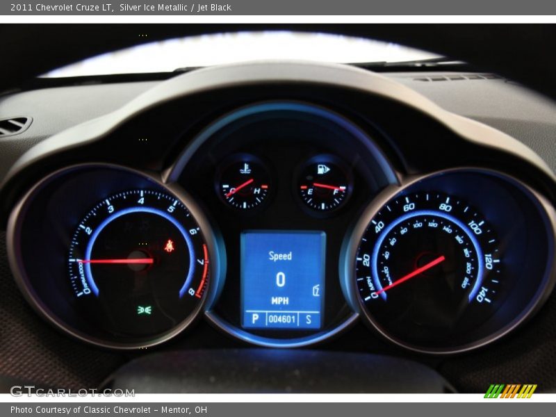 Silver Ice Metallic / Jet Black 2011 Chevrolet Cruze LT