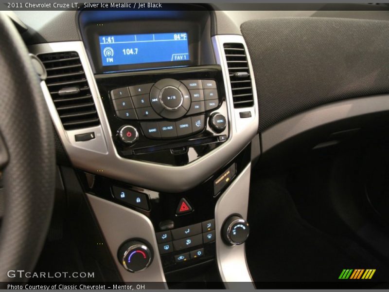 Silver Ice Metallic / Jet Black 2011 Chevrolet Cruze LT
