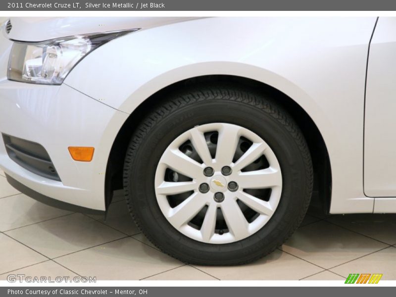 Silver Ice Metallic / Jet Black 2011 Chevrolet Cruze LT