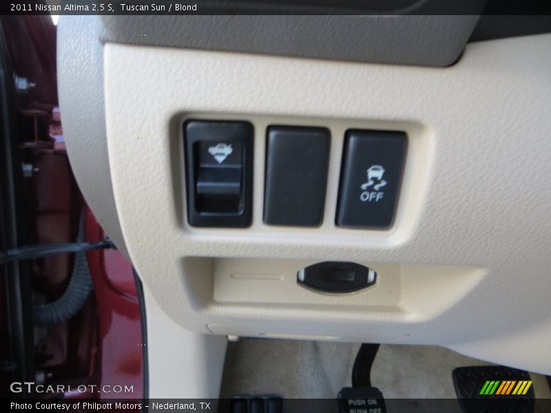 Tuscan Sun / Blond 2011 Nissan Altima 2.5 S